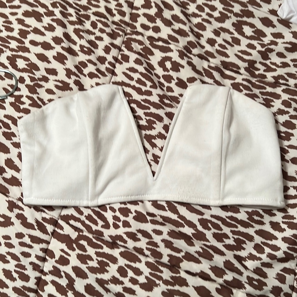 CUTE V “TOBI” crop